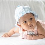 Topi Bayi: Aksesori Lucu yang Memiliki Banyak Manfaat
