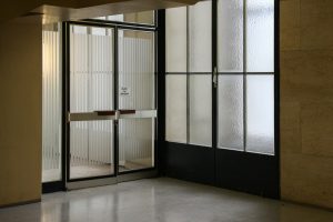 Pintu kaca