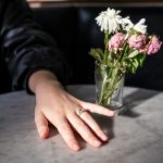 Keindahan dan Keanggunan Meja Marmer yang Tak Lekang oleh Waktu