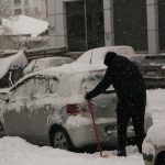 Tips Membersihkan Salju dengan Aman dan Efektif