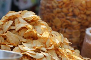 Membuat keripik kentang
