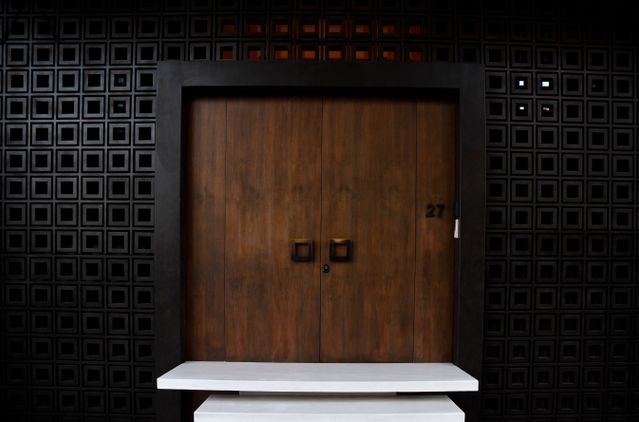 kelebihan pintu kayu
